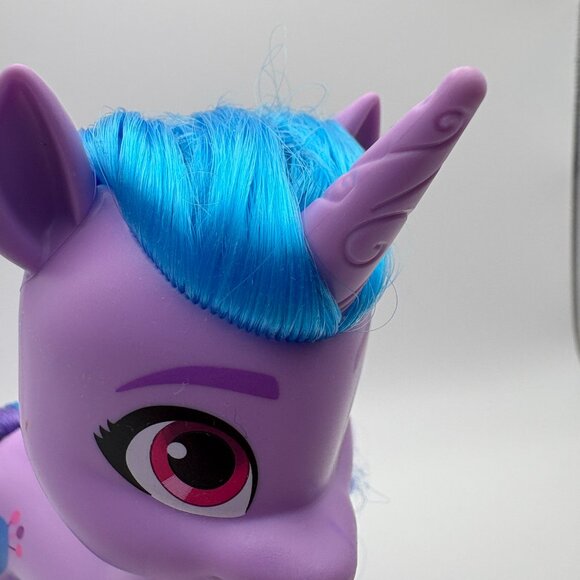 My Little Pony (MLP) Izzy Moonbow 2021 Purple Blue 8in (SKU: 387TO) - Picture 8 of 11